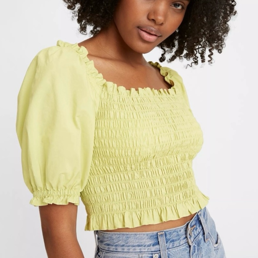 Levi’s Rey green smocked top women’s M medium crop puff sleeve t shirt cropped t